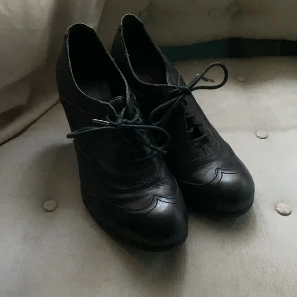 Born handcrafted black leather heeled shoes - Picture 2 of 3